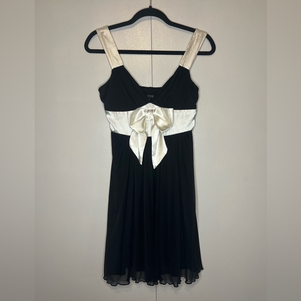 En Focus Petite - Elegant Mini Dress